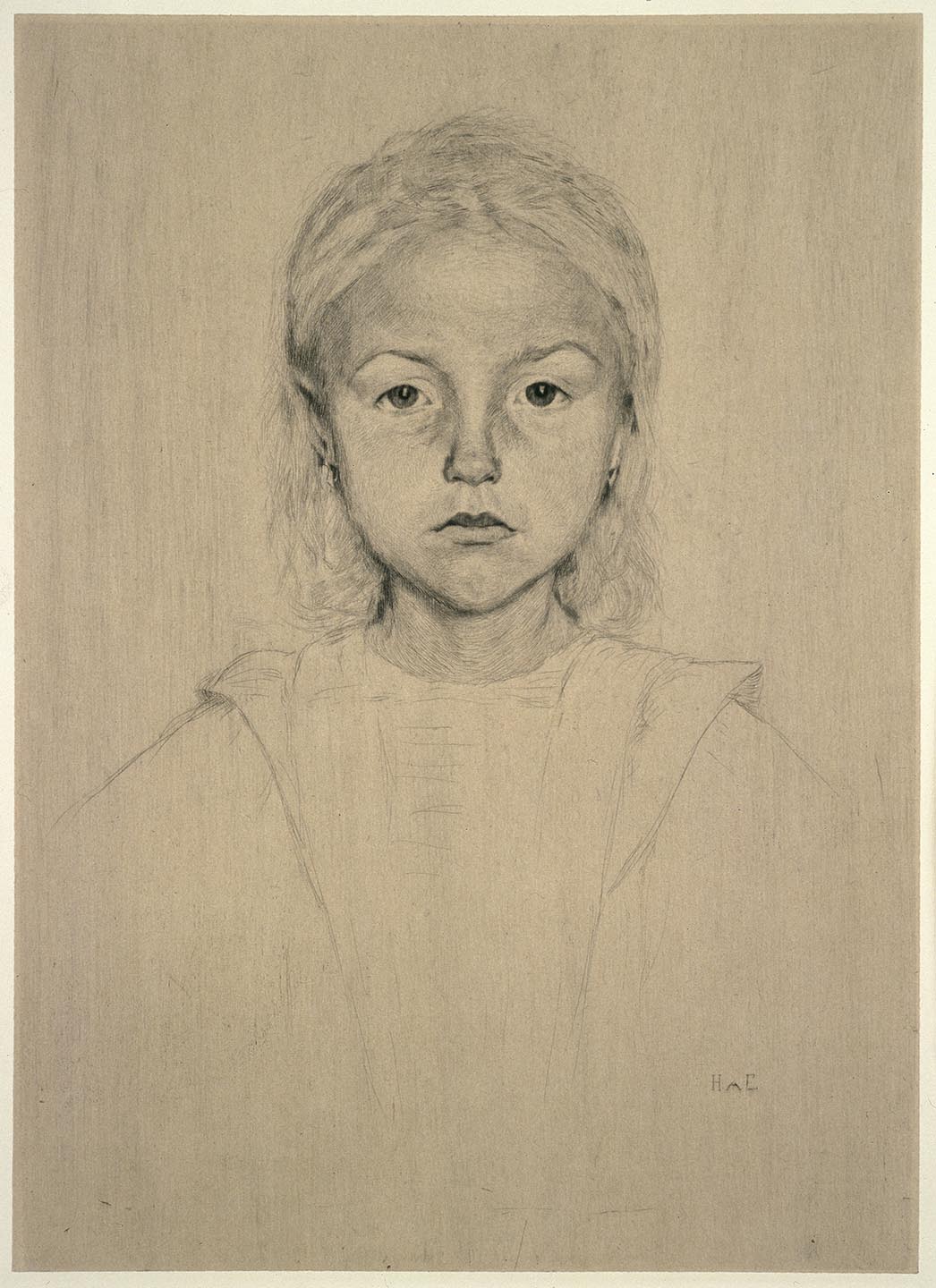 The drawing represents a portrait of a young girl. The perspective of the portrait is frontal with the emphasis on the girl's head. The facial expression is neutral, with the sunken eyes giving an impression of the sad look. The picture is part of the touring exhibition "Paula Modersohn-Becker and the Worpsweder. Drawings and Prints. 1895–1906”, which takes place in Bucharest from 27 October 2023 to 14 January 2024.