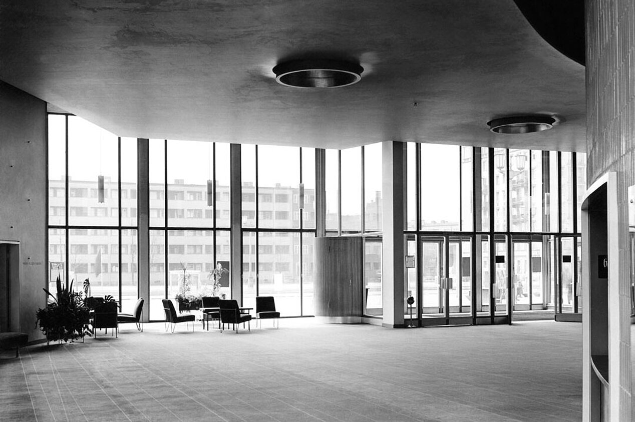 Fotografie vom Kino "Kosmos", Berlin-Friedrichshain, 1961-1962, Architekten: Josef Kaiser / Günter Kunert