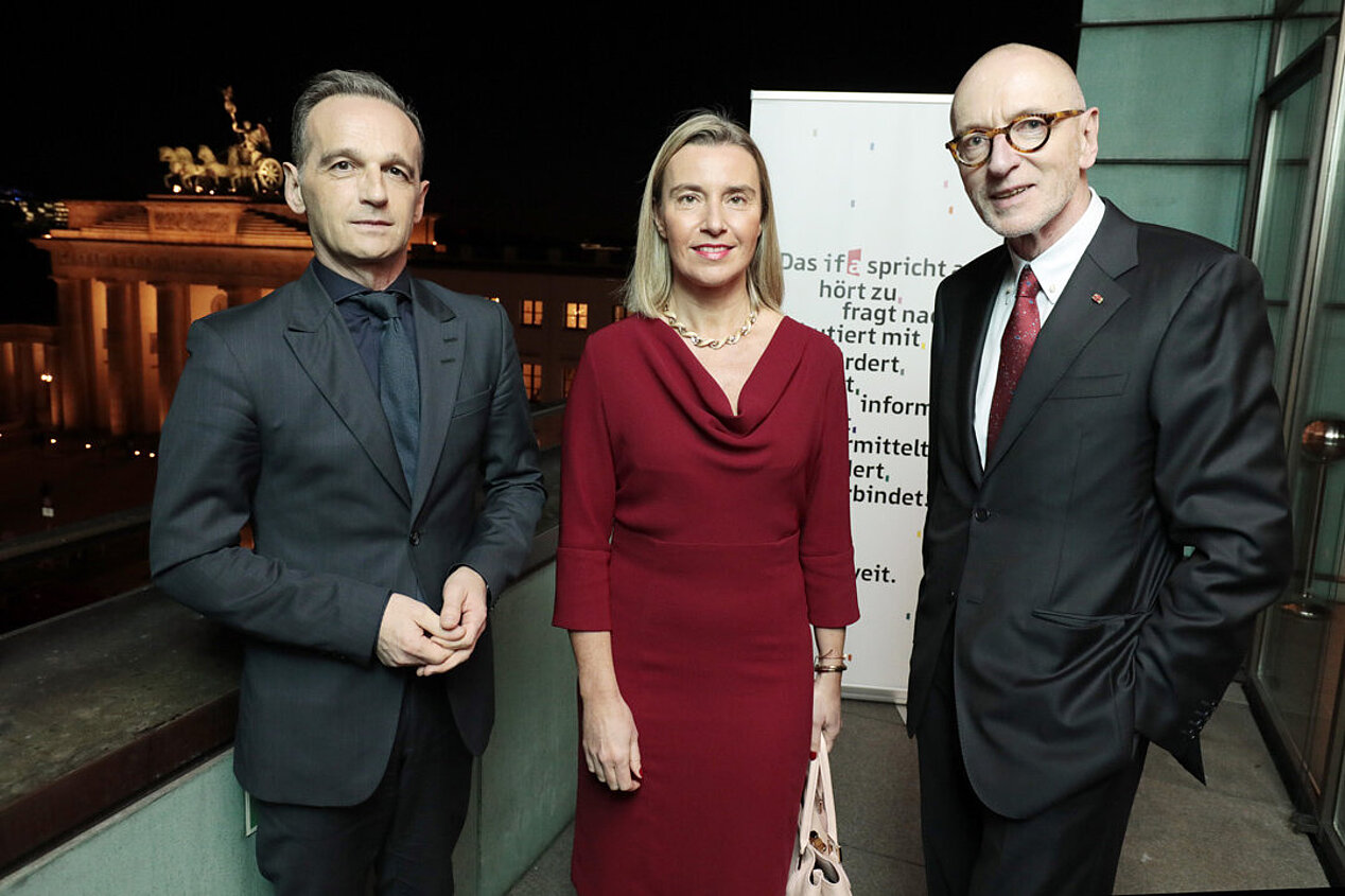Bundesaußenminister Heiko Maas, Federica Mogherini, ifa-Präsident Prof. Ulrich Raulff bei der Verleihung des Theodor-Wanner-Preises 2019 